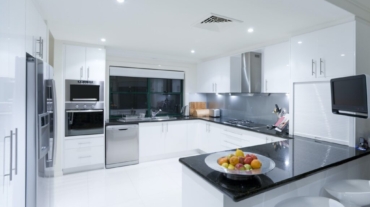 modern-kitchen-in-luxury-mansion-1024x682